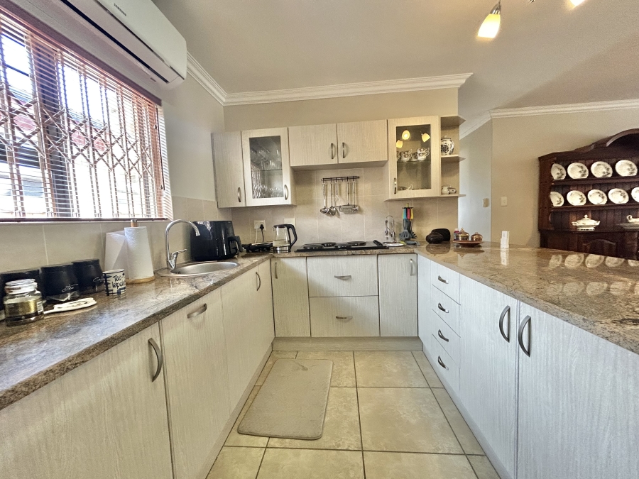 3 Bedroom Property for Sale in Wavecrest Eastern Cape